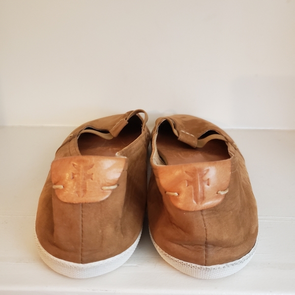 Frye Melanie -Camel T Strap Slip on Flats Size 7.5 - Picture 5 of 8